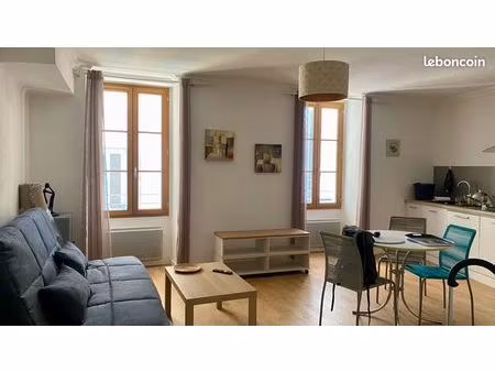 t2 meublé lumineux dans l'écusson