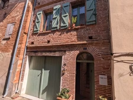 maison de ville historique avec cour intérieure et garage