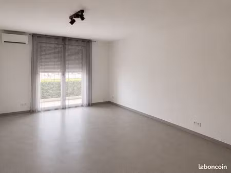 appartement t3 de 60 m² avec terrasse  piscine et 2 parkings privatifs