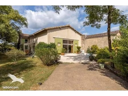 maison 6 pièces 242 m²