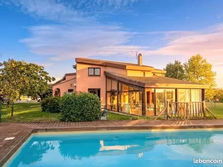 villa 8 pièces 250 m²