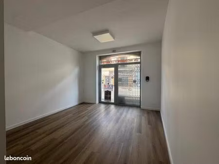 commerce 32 m²