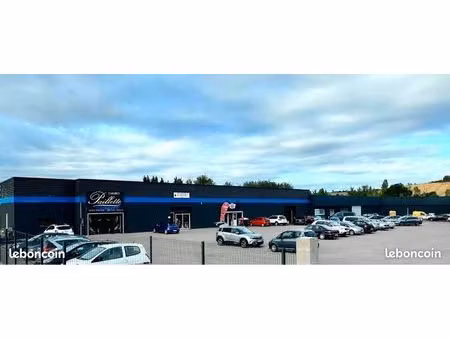local commercial / bureau / boutique 105m2 zone frr
