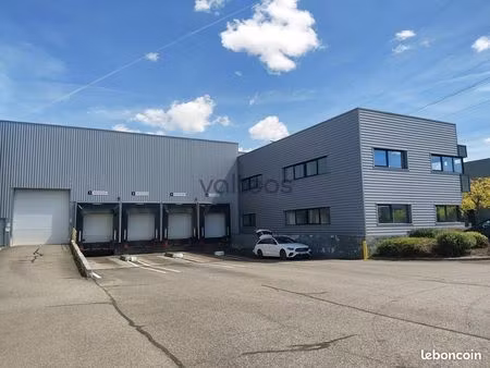 local d'activite 4582 m² villeneuve les bouloc