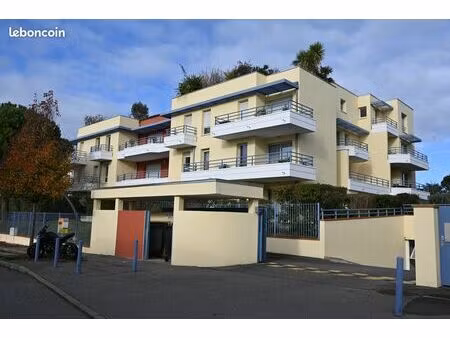 t2 meublé (41 m2)  dans belle résidence  refait à neuf avec belles prestations  balcon san