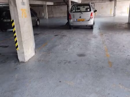 place parking souterrain sécurisé bellevue proche piscine