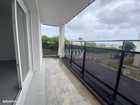 studio 1 pièce 28 m²