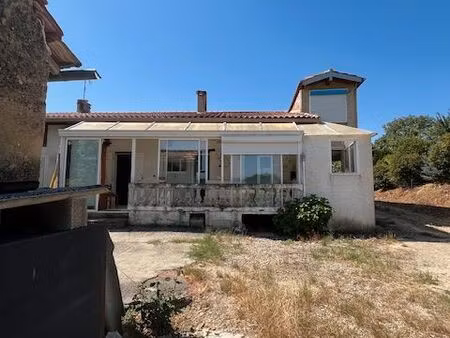 logement dans grande maison à la campagne