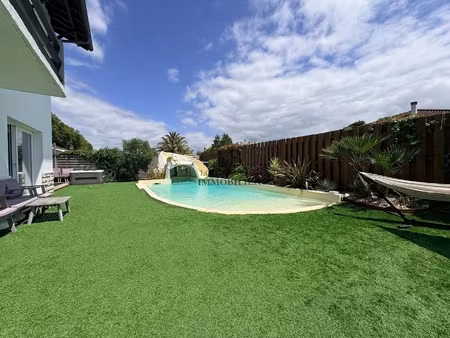 maison 9 pièces - 300 m²