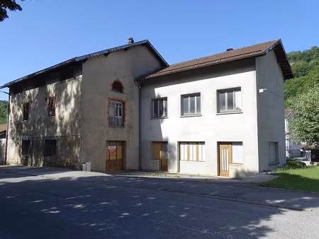 batiment 690m² environ