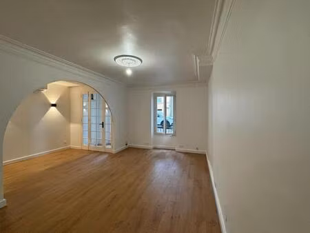 t2 rénové avec cour interieure - centre ville