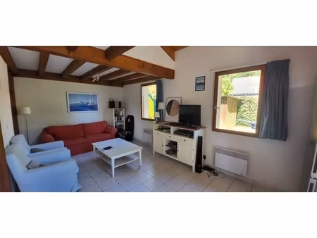 maison t3 meublée avec terrasse – résidence avec piscine à 10 min de contis plage