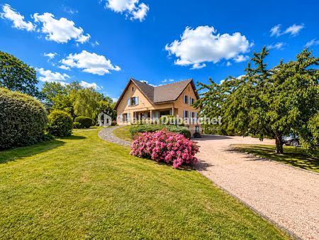 montaiguet en forez - maison de 330 m² sur 35000 m² de terrain et deux étangs