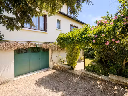 belle maison à montry avec jardin