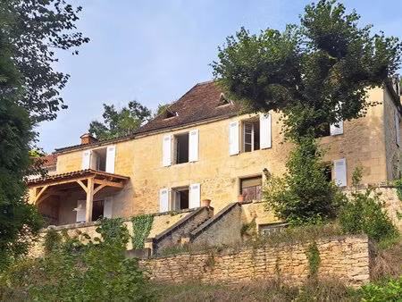 charmante maison en pierre avec vue panoramique sur la vallée de la dordogne  au sud de sa
