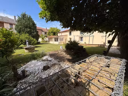 maison individuelle avec grand terrain arboré