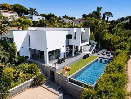 elégante villa contemporaine au calme absolu