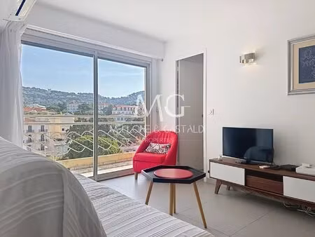 cannes centre – dernier étage – belle terrasse d’angle – 2 pièces – emplacement recherché