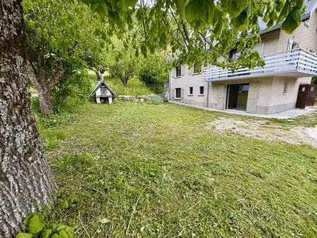 t3 à rafraîchir 69 m2 au sol  jardin  parkings