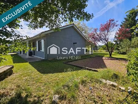 pavillon de plain-pied et son grand terrain arboré avec vue dégagée