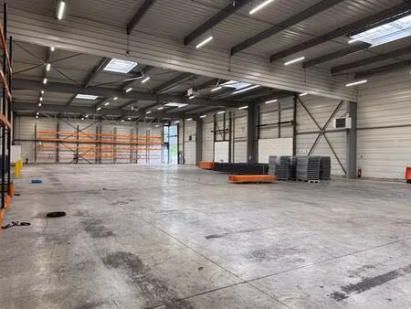 location local d'activités stains 2 946 m²