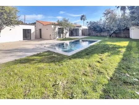 a vendre - antibes- maison jumelée de 2 chambres à coucher et un studio independent