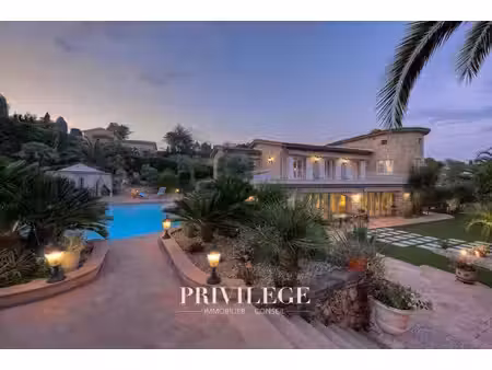 mougins élégance contemporaine au cœur d'un domaine privé d'exception