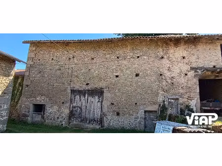 grange proche du lac de saint pardoux