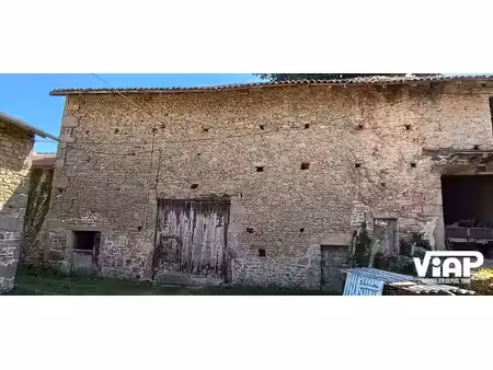 grange proche du lac de saint pardoux