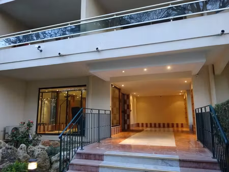 location appartement 1 pièce 30 m² à cannes (06150)