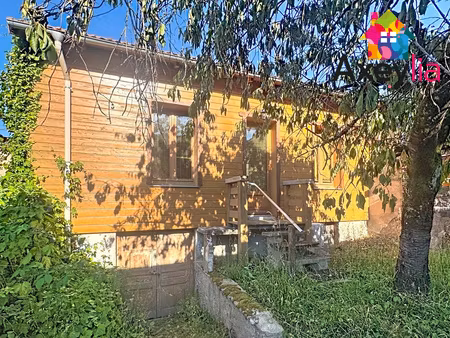 a vendre - roanne proche centre ville - chalet avec jardin et deux terrasses