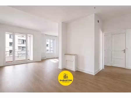 l'élégance du centre historique – t3-t4 traversant de 92 m² avec balcon