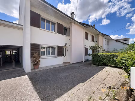 maison familiale avec véranda jardin garage et combles aménage