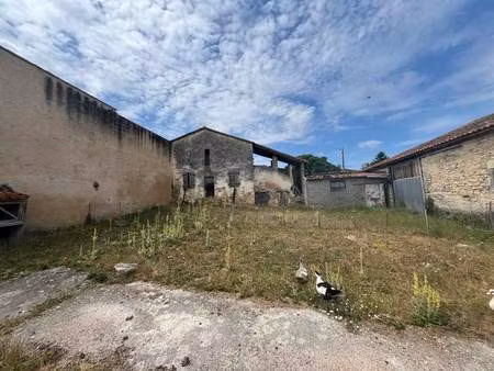 vente maison 2 pièces 450 m² saint-genis-d’hiersac (16570)