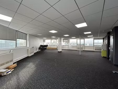 location bureaux 142 m²