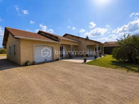 maison de 170 m² à sainte-agathe-la-bouteresse