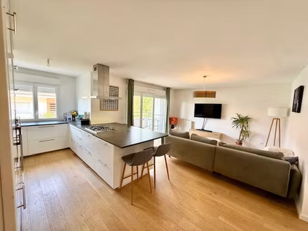 exclu à divonne les bains  t3 70m2 avec balcon et garage