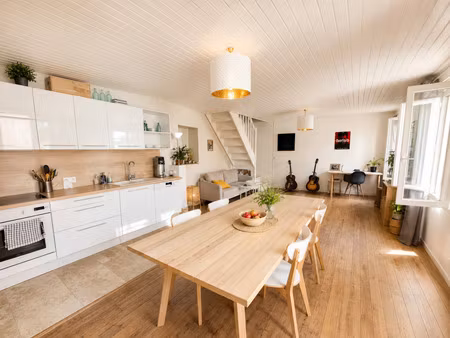 laroque-timbaut : très jolie maison de ville rénovée et clé en main