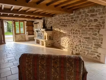 a vendre maison avec fort potentiel d’extension à thoisy la berchere (21)