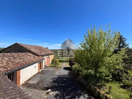 a vendre  ancienne ferme  maison en pierres 15 mn de périgueux 4 pièce(s) 123 m2 environ..