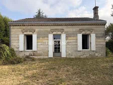 maison de style néoclassique de 106 m2 sur 1000 m2 de terrai