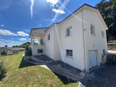 maison fonctionnelle avec vue dégagée aux portes de périgueux.