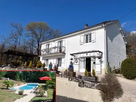 maison contemporaine superbement rénovée avec vue imprenable et piscine !