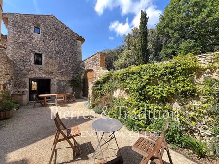 st saturnin les apt  authentique maison de hameau en pierre entièrement rénovée avec cour
