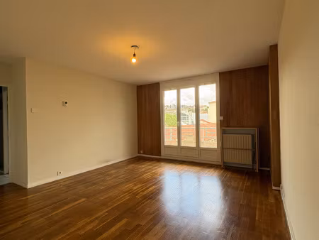 appartement f2 avec balcon / secteur trefilerie