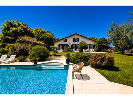 vente maison 8 pièces  292.00m²  sainte