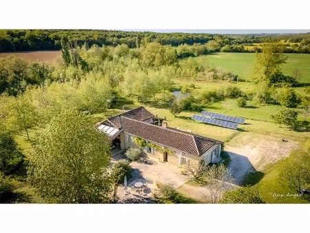 exceptionnelle propriété écologique autonome avec gîte indé