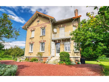 vente maison 8 pièces  188.00m²  lyons