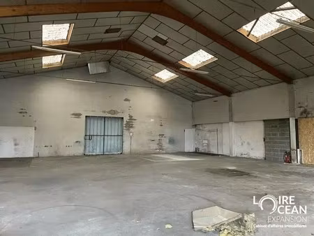 vente entrepôt vallet 44330 1400m²