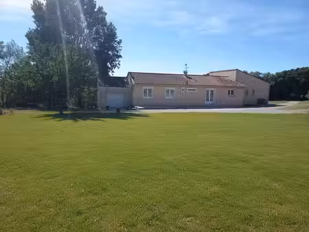 villa de plain-pied de 200 m² sur 6550 m²